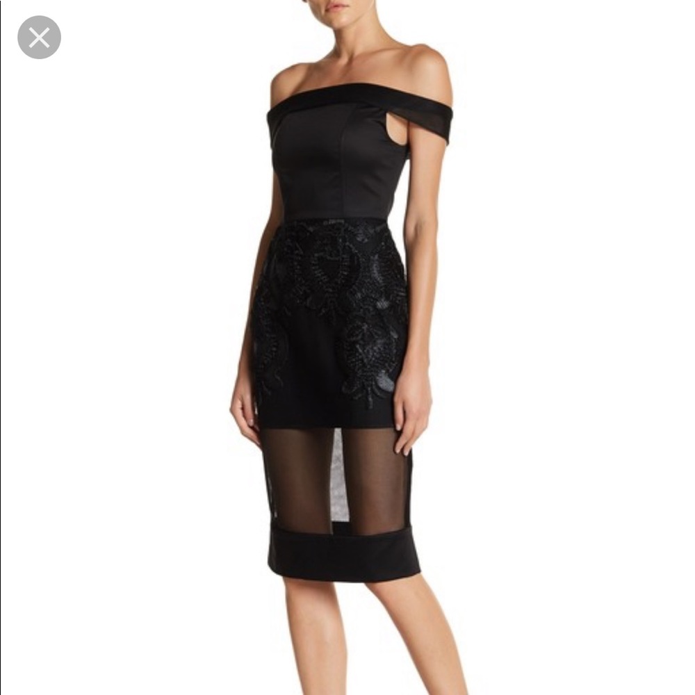 Gracia
Off-the-Shoulder Mesh Dress